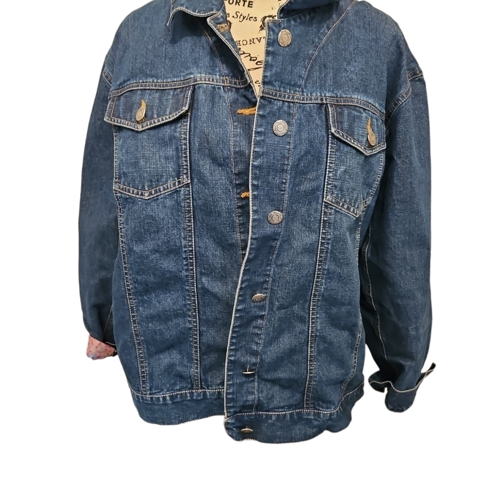 Chicos design 100% silk graphic lined denim jacket. Lightly worn